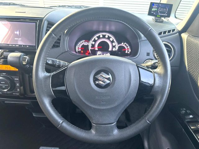 �y�����v�����X�e�A�����O�z�㎿�Ȋv���g�p���邱�ƂŁA��ɂ����������݂ƂĂ��^�]���₷���n���h���ł���