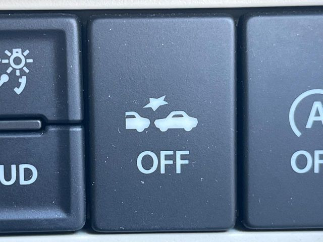 �y�X�}�[�g�V�e�B�u���[�L�T�|�[�g�z�ᑬ���s���ɑO���̎ԗ�����F�����A�Փ˂������Ȏ��͌x��ƃu���[�L�ŏՓˉ���Ɣ�Q�y�����A�V�X�g�B�����S�Ƀh���C�u�����y���݂��������܂��B