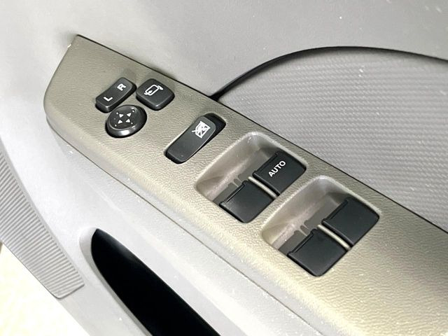 �y�d���i�[�~���[�z�T�C�h�~���[�͓d���i�[���ƂȂ��Ă���A�������ԏ�ł��L�Y�������X�N��}�����܂��B