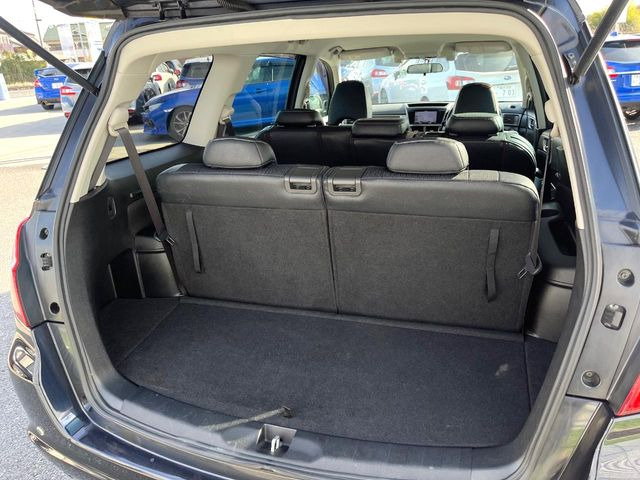 ���i�̂���������ʋ΁A���}���ɏ\���ȉ׎��X�y�[�X���m�ۂ��Ă���܂��B�Z�J���h�V�[�g��|���ƁA�傫�ȉו��̐ύڂ��\�ł���