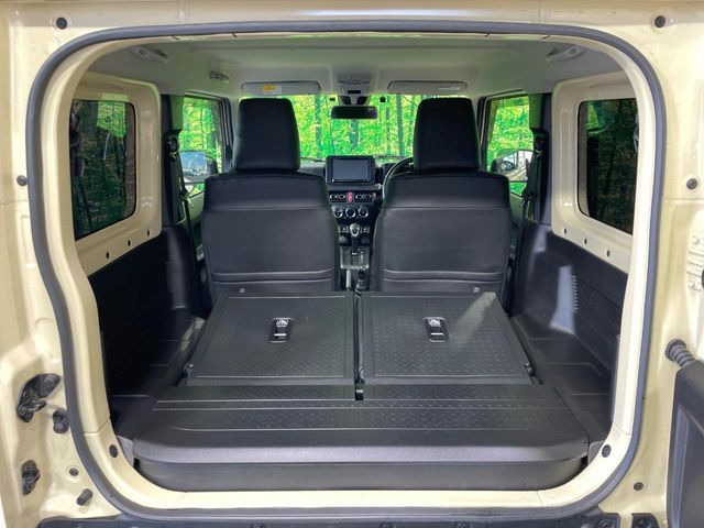 ���i�̂���������ʋ΁A���}���ɏ\���ȉ׎��X�y�[�X���m�ۂ��Ă���܂��B�Z�J���h�V�[�g��|���ƁA�傫�ȉו��̐ύڂ��\�ł���