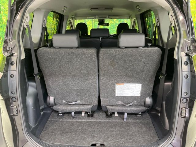 ���i�̂���������ʋ΁A���}���ɏ\���ȉ׎��X�y�[�X���m�ۂ��Ă���܂��B�T�[�h�V�[�g��|���ƁA�傫�ȉו��̐ύڂ��\�ł���