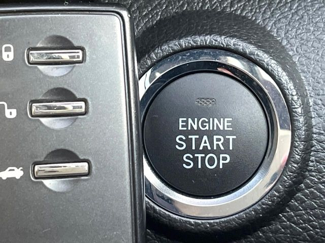 �y�A�N�Z�X�L�[&�v�b�V���X�^�[�g�z�J�o����|�P�b�g�ɓ��ꂽ�܂܂ł��h�A�̎{���E�������\�ȃX�}�[�g�L�[�𑕔��B�G���W���̃I���E�I�t�����J�M�����o���K�v�������A�{�^�����v�b�V�����邾����OK��