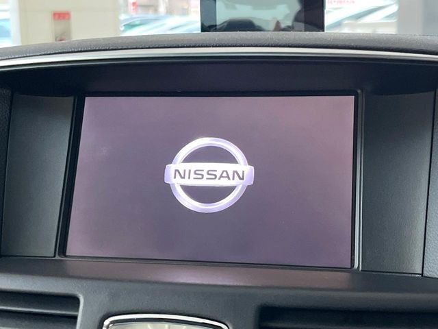 �y�����i�r�z�l�C�̏����i�r�𑕔����Ă���܂��B�i�r�̎g���₷���͂������A�I�[�f�B�I�@�\���[��!�L�����v�◷�s�͂������A�ʋ΂┃�����ȂǕ��i�̃h���C�u���y�����Ȃ�͂���