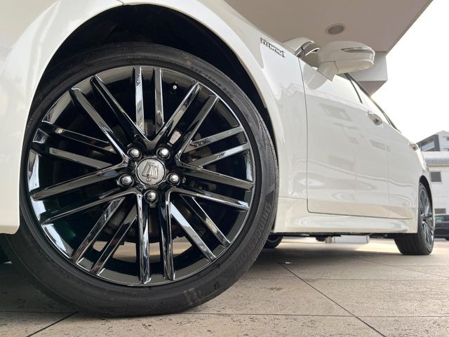 �y�����I�v�V����18�C���`�A���~�z�C�[���z�����I�v�V�����z�C�[���𑕒��B���s���\�̌���ɉ����A�O�ς����X�^�C���b�V���ɂȂ��Ă��܂��B