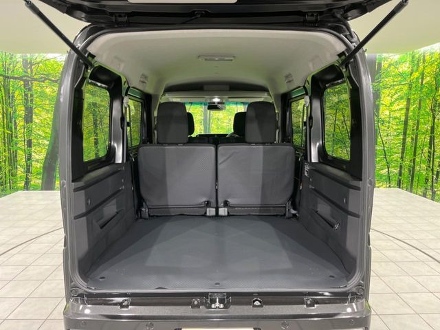 ���i�̂���������ʋ΁A���}���ɏ\���ȉ׎��X�y�[�X���m�ۂ��Ă���܂��B�Z�J���h�V�[�g��|���ƁA�傫�ȉו��̐ύڂ��\�ł���