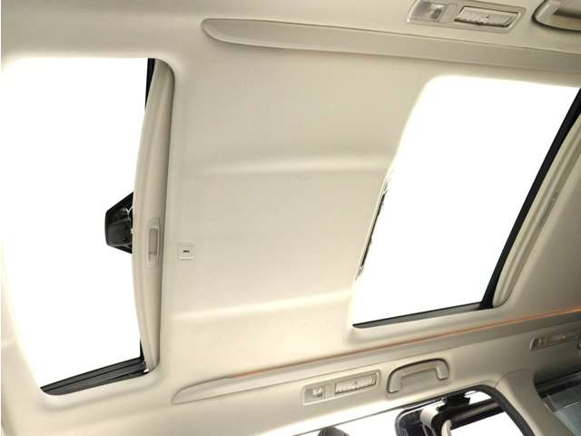 【ツインサンルーフ】サンルーフ装備車両!高級感もアップ、大人気オプション解放感溢れる快適なドライブをお楽しみください♪