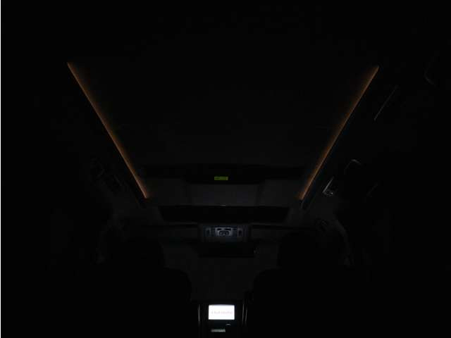 夜間に室内を照らしてくれるルームライトです