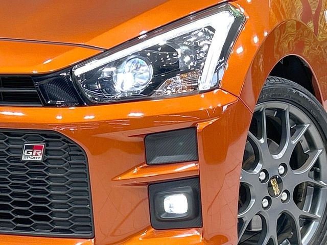 �yLED�w�b�h���C�g�z���V����ԑ��s�����ǍD�Ȏ��E���m�ۂ����S���ĉ^�]�ł��鍂�P�xLED�w�b�h���C�g�𑕔�!�_�����x�������A����d�͂��}�����Ă��܂��B