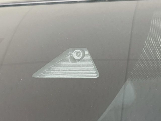 �y�X�}�[�g�u���[�L�T�|�[�g�z���s���ɑO���̎ԗ�����F�����A�Փ˂������Ȏ��͌x��ƃu���[�L�ŏՓˉ���Ɣ�Q�y�����A�V�X�g�B�����S�Ƀh���C�u�����y���݂��������܂��B