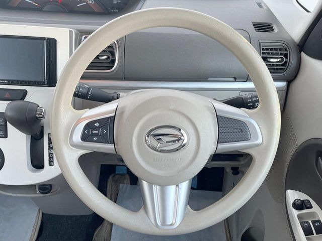 ステアリングも使用感が少なく、きれいな状態となっております♪