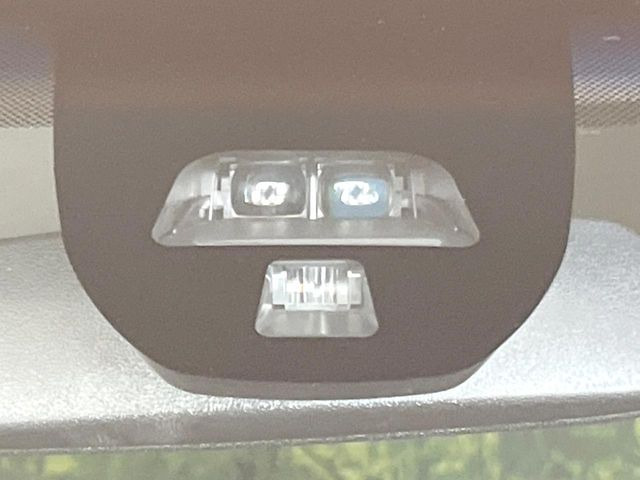 �y�z���_�Z���V���O�z���s���ɑO���̎ԗ�����F�����A�Փ˂������Ȏ��͌x��ƃu���[�L�ŏՓˉ���Ɣ�Q�y�����A�V�X�g�B�����S�Ƀh���C�u�����y���݂��������܂��B