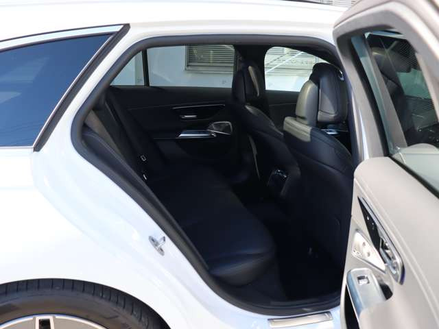 EクラスワゴンE220d アバンギャルド AMGラインパッケージ (ISG)