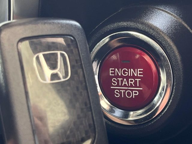 �yHonda�X�}�[�g�L�[�z�J�o����|�P�b�g�ɓ��ꂽ�܂܂ł��h�A�̎{���E�������\�ȃX�}�[�g�L�[�𑕔��B�G���W���̃I���E�I�t�����J�M�����o���K�v����������Ƃ��Ă��֗��ł���