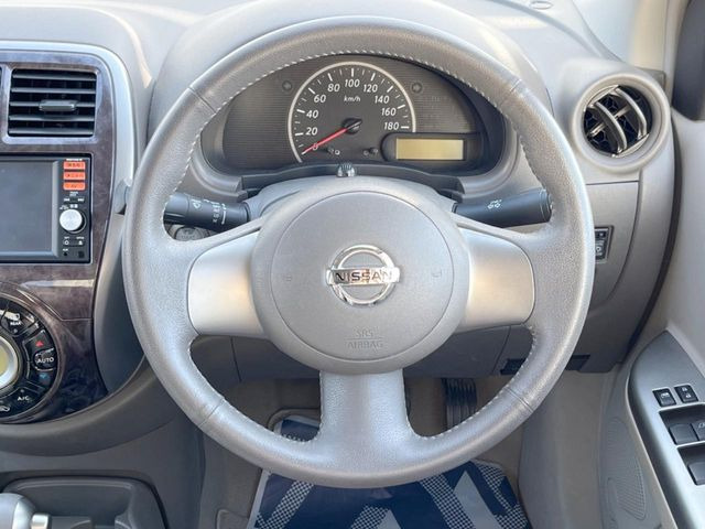 �y�����v�����X�e�A�����O�z�㎿�Ȋv���g�p���邱�ƂŁA��ɂ����������݂ƂĂ��^�]���₷���n���h���ł���