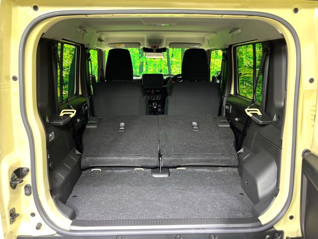 ���i�̂���������ʋ΁A���}���ɏ\���ȉ׎��X�y�[�X���m�ۂ��Ă���܂��B�Z�J���h�V�[�g��|���ƁA�傫�ȉו��̐ύڂ��\�ł���