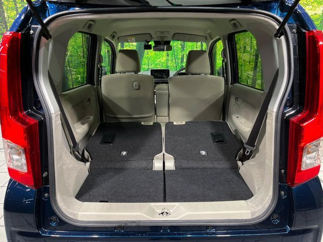 ���i�̂���������ʋ΁A���}���ɏ\���ȉ׎��X�y�[�X���m�ۂ��Ă���܂��B�Z�J���h�V�[�g��|���ƁA�傫�ȉו��̐ύڂ��\�ł���