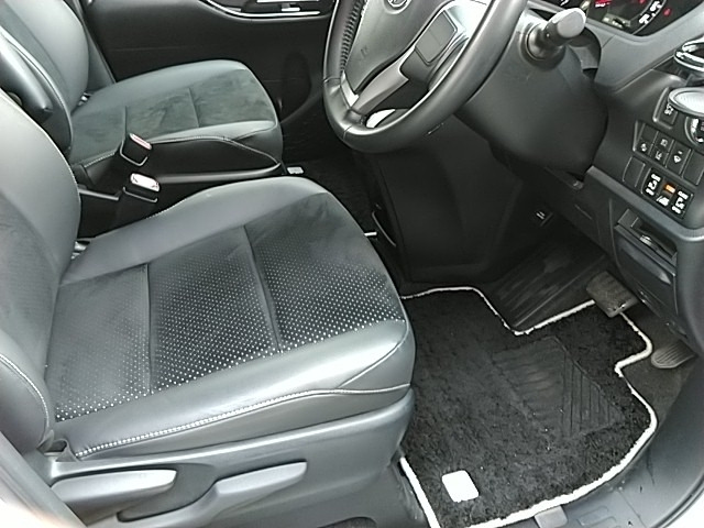 ヴォクシー2.0 ZS 煌III 4WD