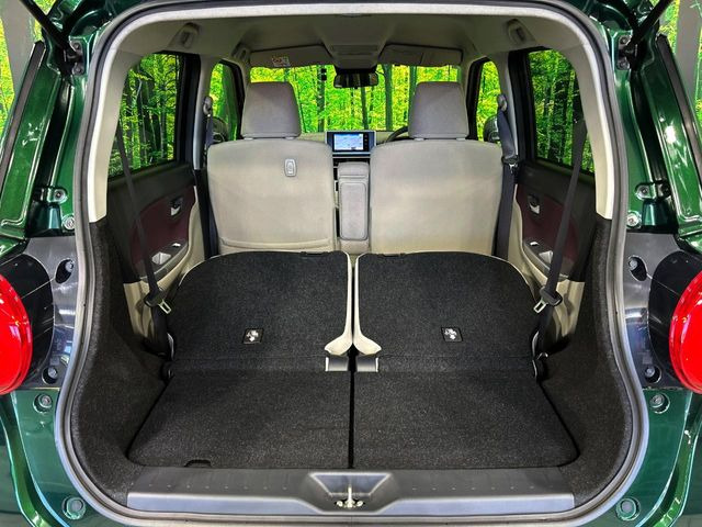 ���i�̂���������ʋ΁A���}���ɏ\���ȉ׎��X�y�[�X���m�ۂ��Ă���܂��B�Z�J���h�V�[�g��|���ƁA�傫�ȉו��̐ύڂ��\�ł���