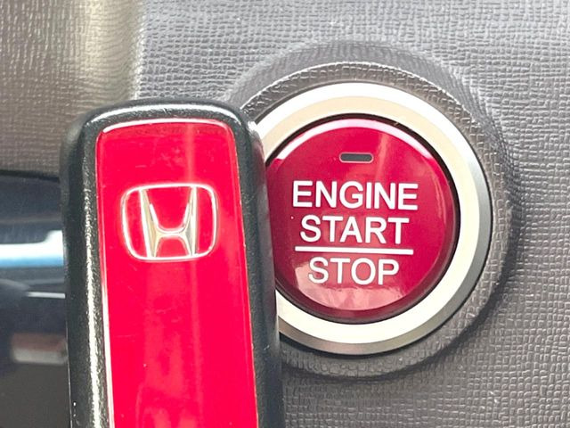 �y�X�}�[�g�L�[�z�J�o����|�P�b�g�ɓ��ꂽ�܂܂ł��h�A�̎{���E�������\�ȃX�}�[�g�L�[�𑕔��B�G���W���̃I���E�I�t�����J�M�����o���K�v����������Ƃ��Ă��֗��ł���