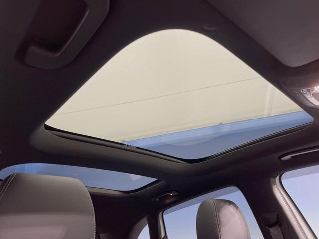 ���p�m���~�b�N�X���C�f�B���O���[�t::�唗�͂̃p�m���}���[�t�́A�㕔���Ȃɂ܂ő����Ă���A�J���I�ȋ�Ԃ����y���݂��������܂��B