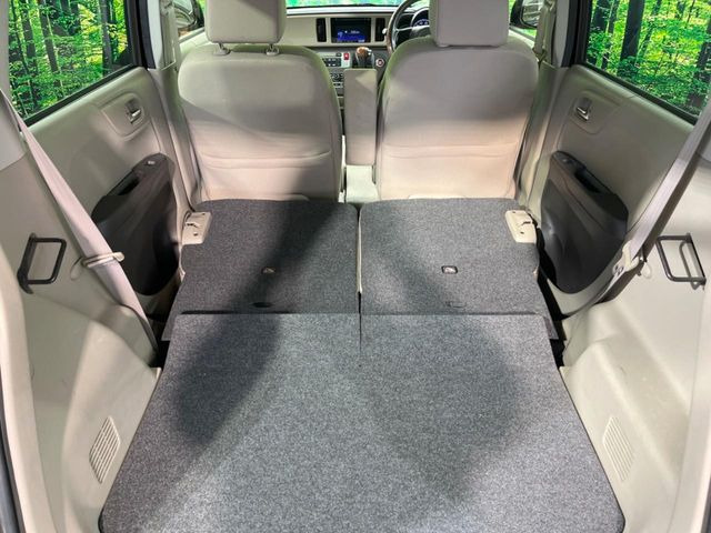 ���i�̂���������ʋ΁A���}���ɏ\���ȉ׎��X�y�[�X���m�ۂ��Ă���܂��B�Z�J���h�V�[�g��|���ƁA�傫�ȉו��̐ύڂ��\�ł���