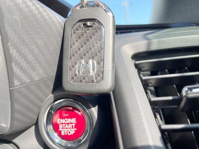 �yHonda�X�}�[�g�L�[�z�J�o����|�P�b�g�ɓ��ꂽ�܂܂ł��h�A�̎{���E�������\�ȃX�}�[�g�L�[�𑕔��B�G���W���̃I���E�I�t�����J�M�����o���K�v����������Ƃ��Ă��֗��ł���