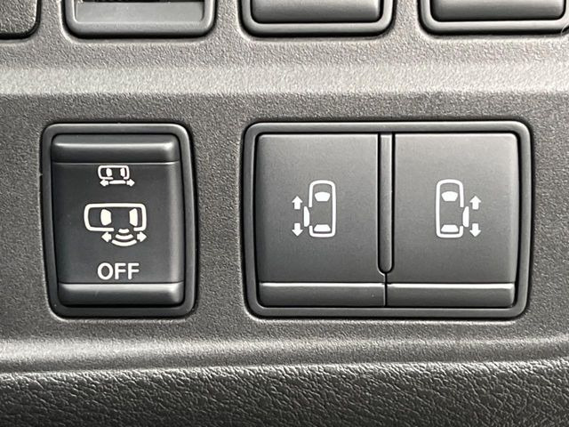 �y�����X���C�h�h�A�z���ԏ�ŗׂ̎ԂƂ̊Ԋu���������ɂ������A�X���C�h�h�A�Ȃ���S!�h�A�I�[�v������������炸�A�J�������L���̂ŏ��~�肪�Ƃ��Ă��ȒP�ł��B�傫�ȉו��̏o���������Ȃ���\��