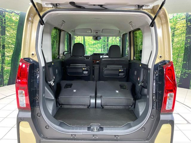 積み下ろしのしやすいデッキにはたっぷりと荷物を積み込んでいただけます。遊びから仕事まで、様々なシーンで頼れます♪