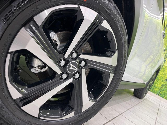 �y����17�C���`�A���~�z�C�[���z�O�ςɃ}�b�`���������A���~�z�C�[���𑕒����Ă���܂��B�e��ЊO�A���~�z�C�[����A�X�^�b�h���X�^�C�����戵�����Ă���܂��B���񂲑��k����������