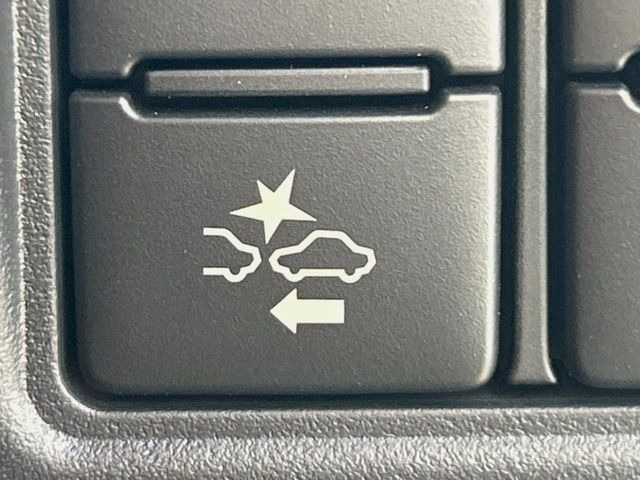 �y�g���^�Z�[�t�e�B�Z���X�z���s���ɑO���̎ԗ�����F�����A�Փ˂������Ȏ��͌x��ƃu���[�L�ŏՓˉ���Ɣ�Q�y�����A�V�X�g�B�����S�Ƀh���C�u�����y���݂��������܂��B