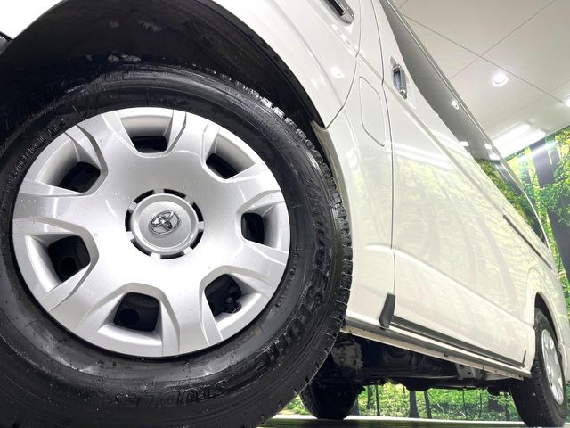 【純正15インチアルミホイール】外観にマッチした純正アルミホイールを装着しております。各種社外アルミホイールや、スタッドレスタイヤも取扱いしております。是非ご相談ください♪