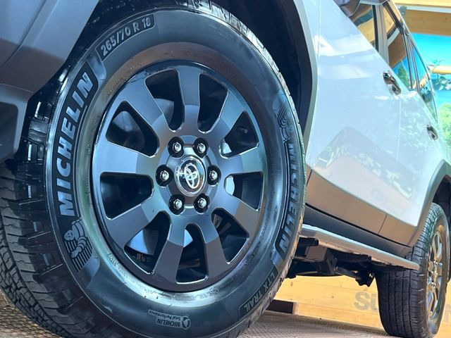 �y����18�C���`�A���~�z�C�[���z�O�ςɃ}�b�`���������A���~�z�C�[���𑕒����Ă���܂��B�e��ЊO�A���~�z�C�[����A�X�^�b�h���X�^�C�����戵�����Ă���܂��B���񂲑��k����������