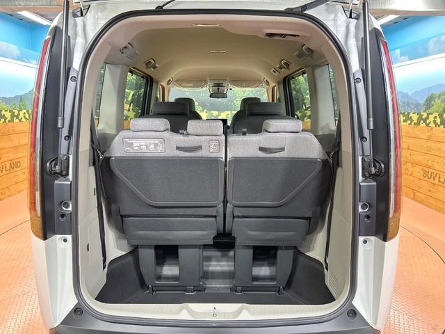 ���i�̂���������ʋ΁A���}���ɏ\���ȉ׎��X�y�[�X���m�ۂ��Ă���܂��B�V�[�g��|���ƁA�傫�ȉו��̐ύڂ��\�ł���