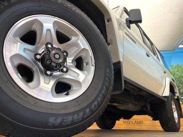 �y16�C���`�A���~�z�C�[���z�O�ςɃ}�b�`�����A���~�z�C�[���𑕒����Ă���܂��B�e��A���~�z�C�[����A�X�^�b�h���X�^�C�����戵�����Ă���܂��B���񂲑��k����������