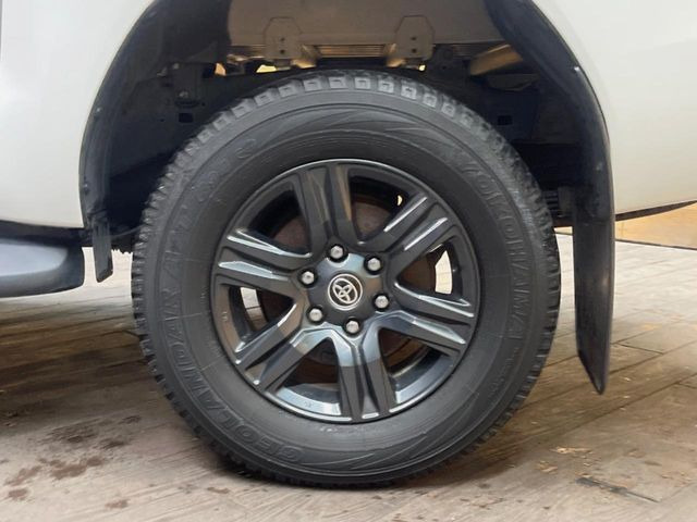 �y����17�C���`�A���~�z�C�[���z�O�ςɃ}�b�`���������A���~�z�C�[���𑕒����Ă���܂��B�e��ЊO�A���~�z�C�[����A�X�^�b�h���X�^�C�����戵�����Ă���܂��B���񂲑��k����������