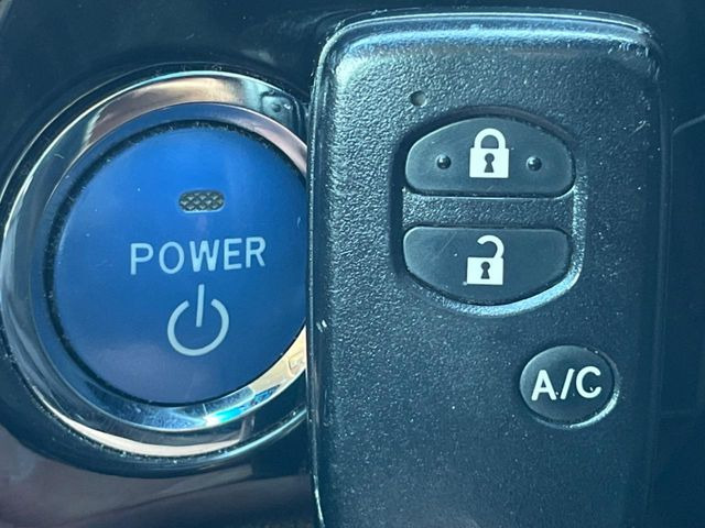 �y�X�}�[�g�L�[�z�J�o����|�P�b�g�ɓ��ꂽ�܂܂ł��h�A�̎{���E�������\�ȃX�}�[�g�L�[�𑕔��B�G���W���̃I���E�I�t�����J�M�����o���K�v����������Ƃ��Ă��֗��ł���