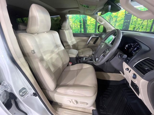 【シートヒーター】寒い日に重宝するシートヒーター!エアコンより早く温まってくれるので寒がりの人も安心ですね♪エアコンの温風は乾燥するから苦手、という方にもをおすすめです。