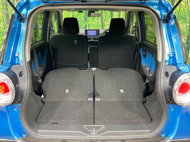 ���i�̂���������ʋ΁A���}���ɏ\���ȉ׎��X�y�[�X���m�ۂ��Ă���܂��B�Z�J���h�V�[�g��|���ƁA�傫�ȉו��̐ύڂ��\�ł���