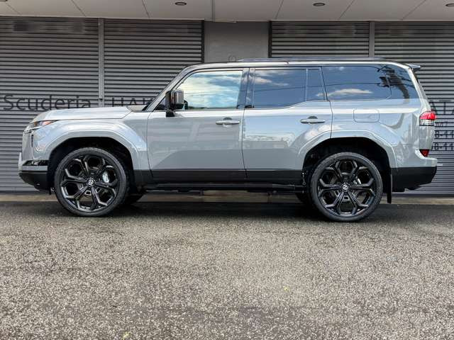 �O��p�[�L���O�Z���T�[�E�t�����g�E�T�C�h�E���A�E�o�b�N�J�����E360&deg;�J�����B