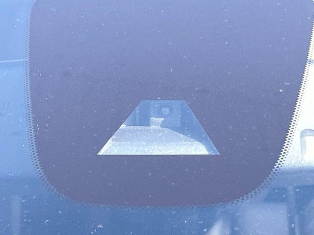 �y�G�}�[�W�F���V�[�u���[�L�z���s���ɑO���̎ԗ�����F�����A�Փ˂������Ȏ��͌x��ƃu���[�L�ŏՓˉ���Ɣ�Q�y�����A�V�X�g�B�����S�Ƀh���C�u�����y���݂��������܂��B