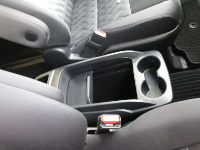 シート周りも工夫され運転手が使い易いようにデザインされています。