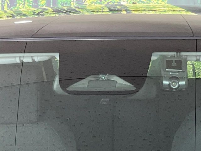 �y�z���_�Z���V���O�z���s���ɑO���̎ԗ�����F�����A�Փ˂������Ȏ��͌x��ƃu���[�L�ŏՓˉ���Ɣ�Q�y�����A�V�X�g�B�����S�Ƀh���C�u�����y���݂��������܂��B