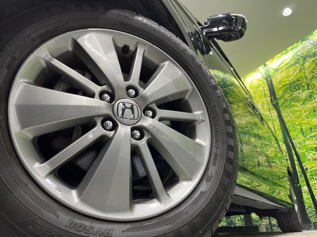 【純正17インチアルミホイール】外観にマッチした純正アルミホイールを装着しております。各種社外アルミホイールや、スタッドレスタイヤも取扱いしております。是非ご相談ください♪