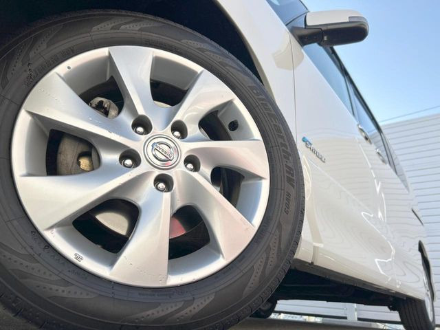 �y����16�C���`�A���~�z�C�[���z�O�ςɃ}�b�`���������A���~�z�C�[���𑕒����Ă���܂��B�e��ЊO�A���~�z�C�[����A�X�^�b�h���X�^�C�����戵�����Ă���܂��B���񂲑��k����������