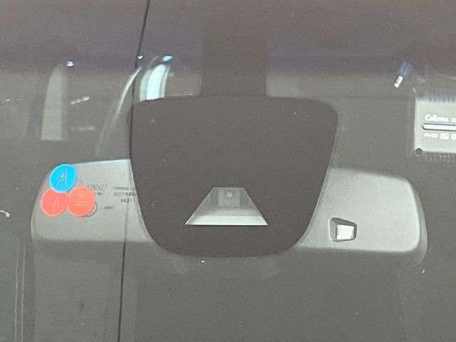 �y�Փˌy�����u�z���s���ɑO���̎ԗ�����F�����A�Փ˂������Ȏ��͌x��ƃu���[�L�ŏՓˉ���Ɣ�Q�y�����A�V�X�g�B�����S�Ƀh���C�u�����y���݂��������܂��B