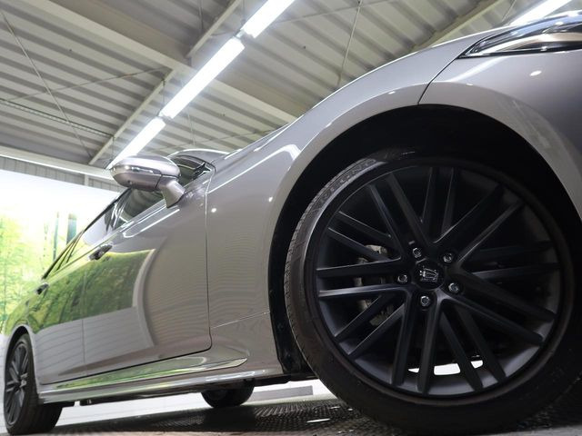 �y��p18�C���`�A���~�z�C�[���z�O�ςɃ}�b�`���������A���~�z�C�[���𑕒����Ă���܂��B�e��ЊO�A���~�z�C�[����A�X�^�b�h���X�^�C�����戵�����Ă���܂��B���񂲑��k����������