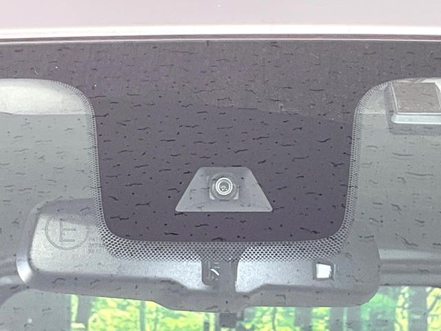 �y�C���e���W�F���g�G�}�[�W�F���V�[�u���[�L�z�t�����g�J�����őO���̎ԗ�����s�҂����m�B�Փ˂������Ȏ��͏Փ˔�Q�y���u���[�L���쓮�A�Փˉ�����T�|�[�g�B�����S�Ƀh���C�u�����y���݂��������܂��B