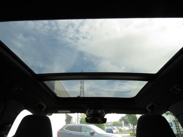 XC40ウルトラ B4 AWD ダークエディション 4WD