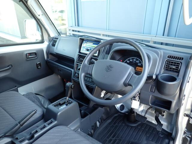 �C���p�l�摜�ɂȂ�܂��B�ԓ��͐��Ǝ҂ɂĎ����N���[�j���O�{�H�ς݂Ȃ̂ŁA��ϐ����ł��B